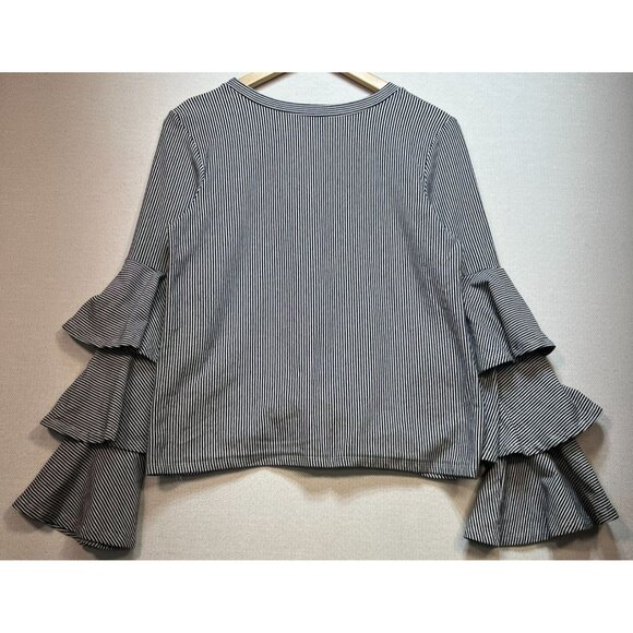 Belle & Sky Women's Twist Front Top Tiered Bell Sleeve Size M Black White Stripe - Picture 2 of 11